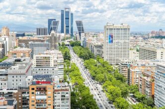 city/destination
Madrid, ciudad sede de Inmobiliare Summits, muestra su arquitectura urbana. El sector *real estate* analiza la reconversión de oficinas en viviendas.