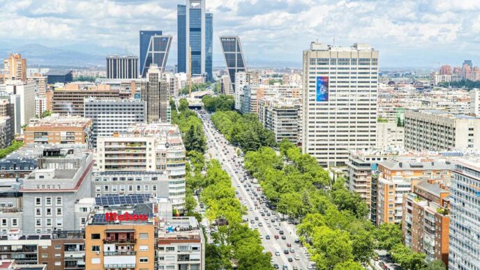 city/destination
Madrid, ciudad sede de Inmobiliare Summits, muestra su arquitectura urbana. El sector *real estate* analiza la reconversión de oficinas en viviendas.