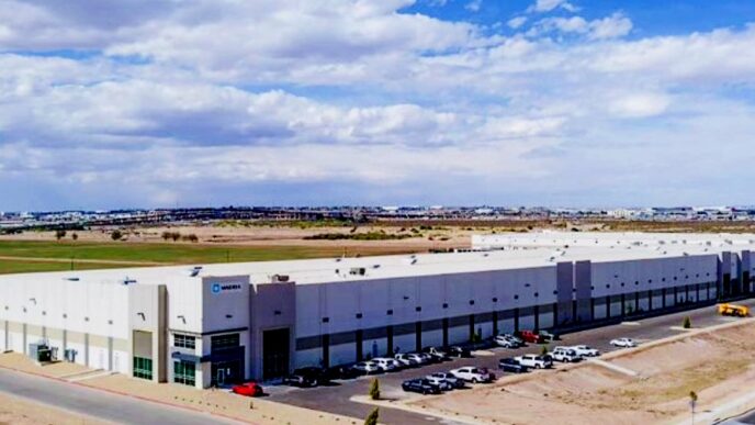 venue/architecture
Vista del exterior de un centro de distribución en México. Arquitectura industrial para Inmobiliare Summits, sector real estate LATAM.