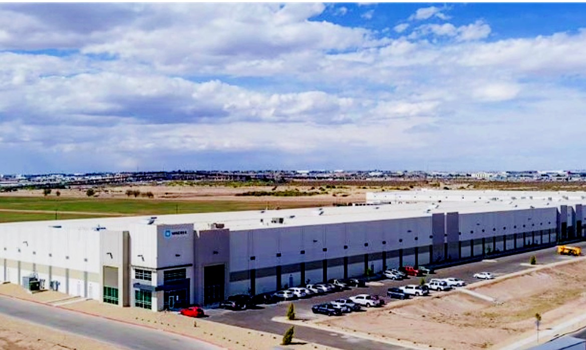 venue/architecture
Vista del exterior de un centro de distribución en México. Arquitectura industrial para Inmobiliare Summits, sector real estate LATAM.