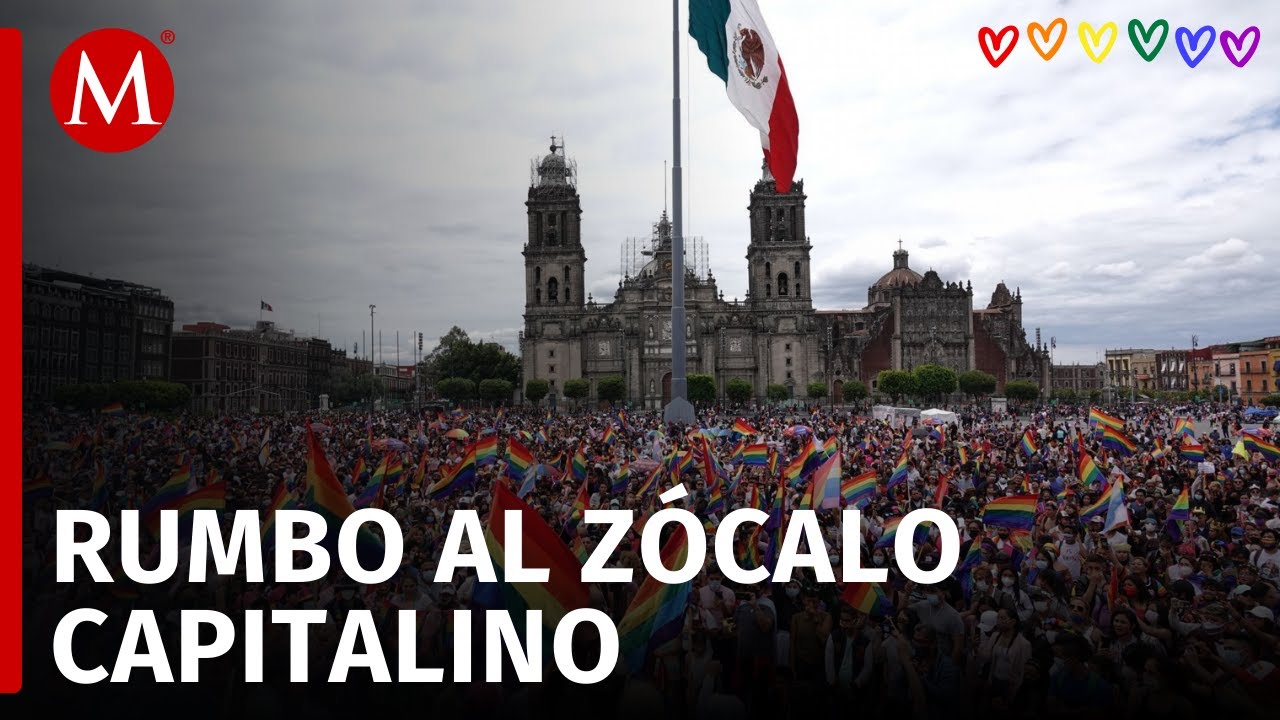 City/Destination
Marcha LGBT en CDMX. Multitudinaria manifestación avanza hacia el Zócalo. Bandera de México ondea. Evento en la ciudad.