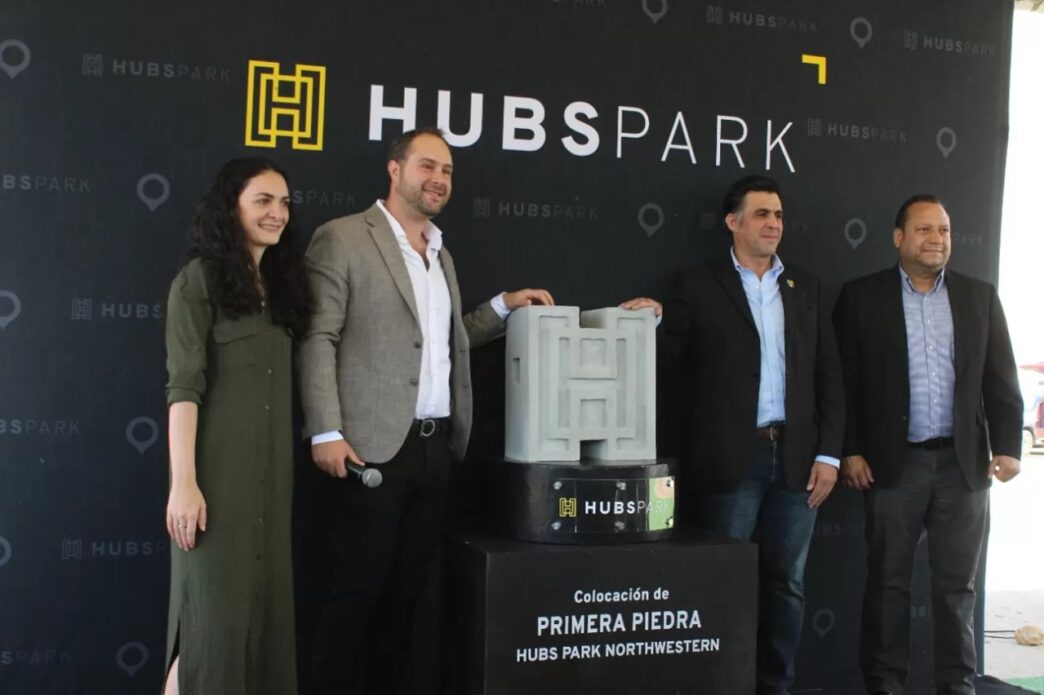 Sponsors/Branding.

Colocación primera piedra Hubspark Northwestern. Panelistas en evento Inmobiliare Summits, real estate, México, LATAM.