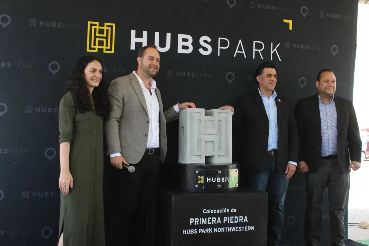 Sponsors/Branding.

Colocación primera piedra Hubspark Northwestern. Panelistas en evento Inmobiliare Summits, real estate, México, LATAM.