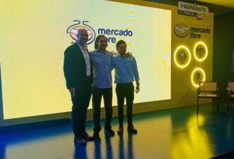 on-stage panel
Panel de Mercado Libre en Inmobiliare Summits, conferencia en México. Presentación de red logística. Real Estate LATAM.