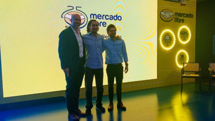 on-stage panel
Panel de Mercado Libre en Inmobiliare Summits, conferencia en México. Presentación de red logística. Real Estate LATAM.