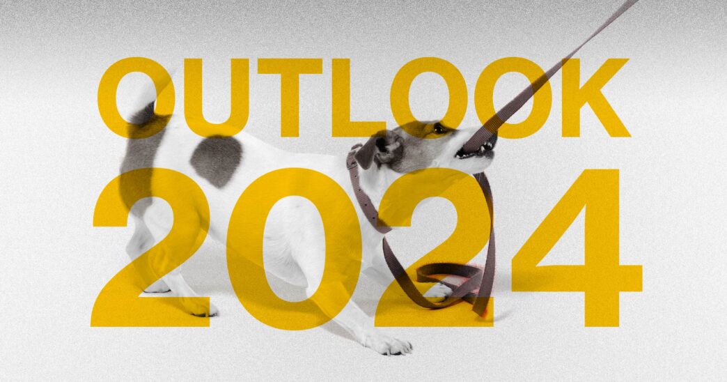 Perro jugando con correa sobre texto Outlook 2024. Imagen conceptual sobre el futuro de mercados de inversión en real estate. Inmobiliare Summits.