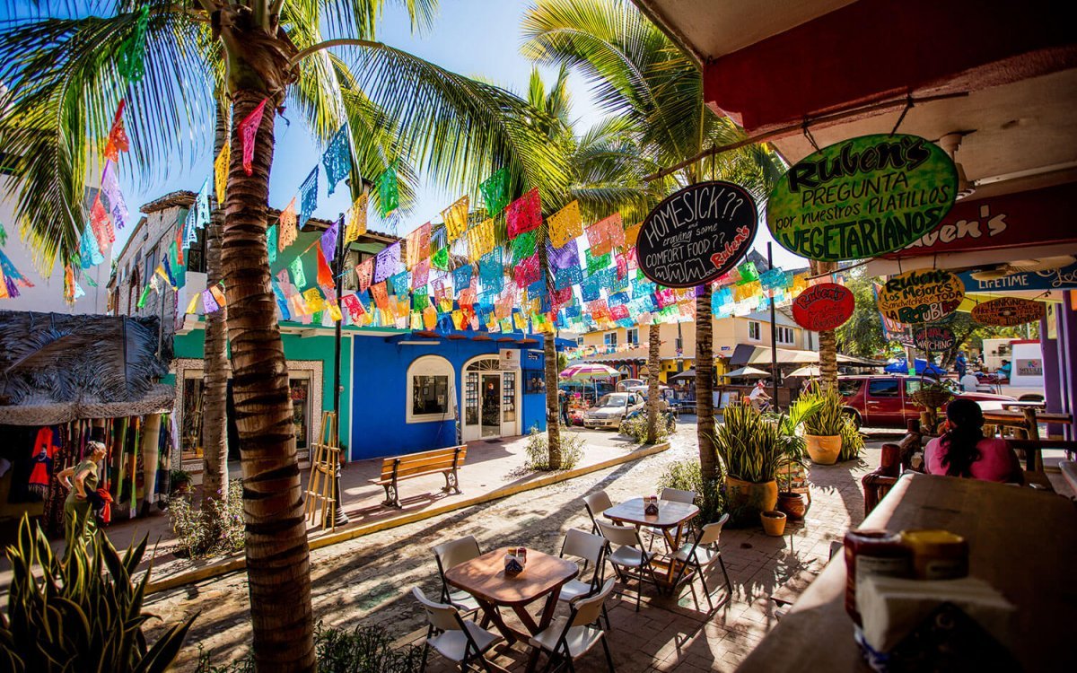 city/destination
Escena colorida en México, ideal para Inmobiliare Summits. Decoración festiva y ambiente relajado. Destino turístico clave en LATAM.