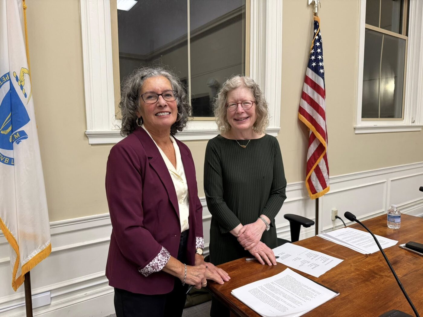 speakers/headshot
Dos mujeres sonrientes en Inmobiliare Summits, evento real estate. Ponentes en conferencia México, LATAM.