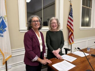 speakers/headshot
Dos mujeres sonrientes en Inmobiliare Summits, evento real estate. Ponentes en conferencia México, LATAM.