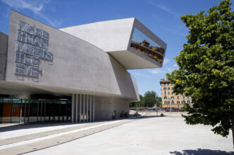 venue/architecture
MAXXI Museo, sede del concurso Inmobiliare Summits. Arquitectura moderna en Italia. Espacio para eventos de real estate en LATAM.