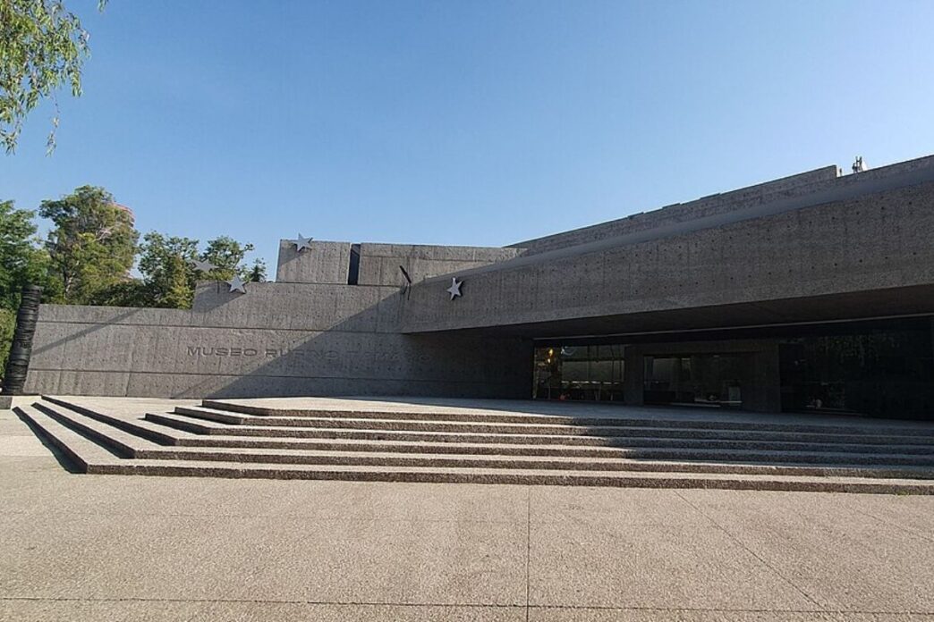 venue/architecture
Fachada del Museo Rufino Tamayo, sede de Inmobiliare Summits en CDMX. Arquitectura moderna en evento de real estate LATAM.