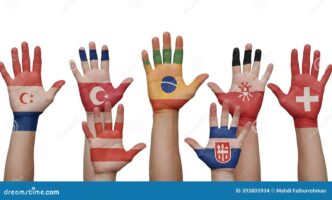 Sponsors/branding.

Manos pintadas con banderas de varios países, simbolizando la colaboración internacional en Inmobiliare Summits, evento de real estate en México.