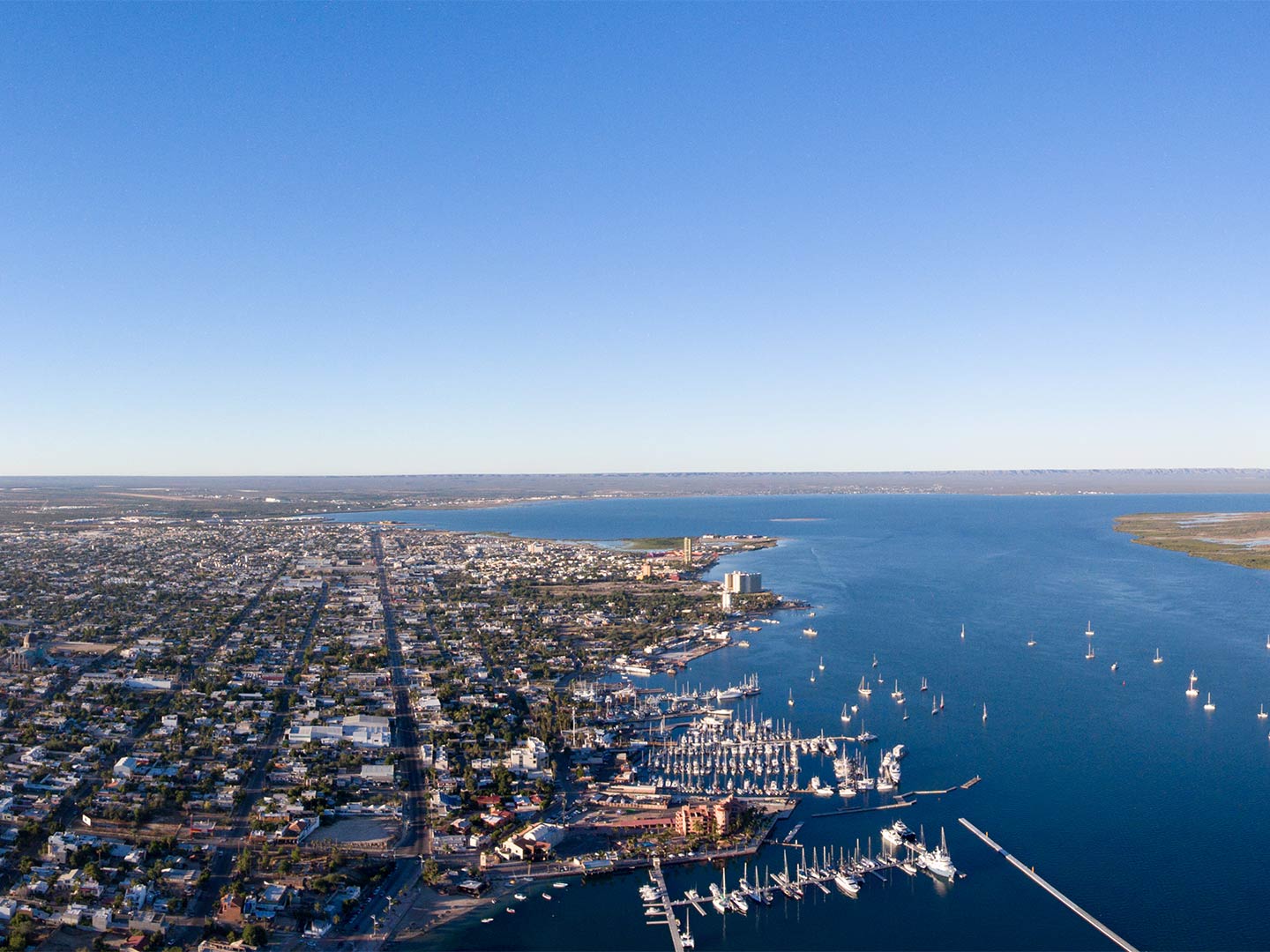 city/destination
Vista aérea de La Paz, Baja California Sur, sede de Inmobiliare Summits. Impulso inmobiliario y nearshoring en México.