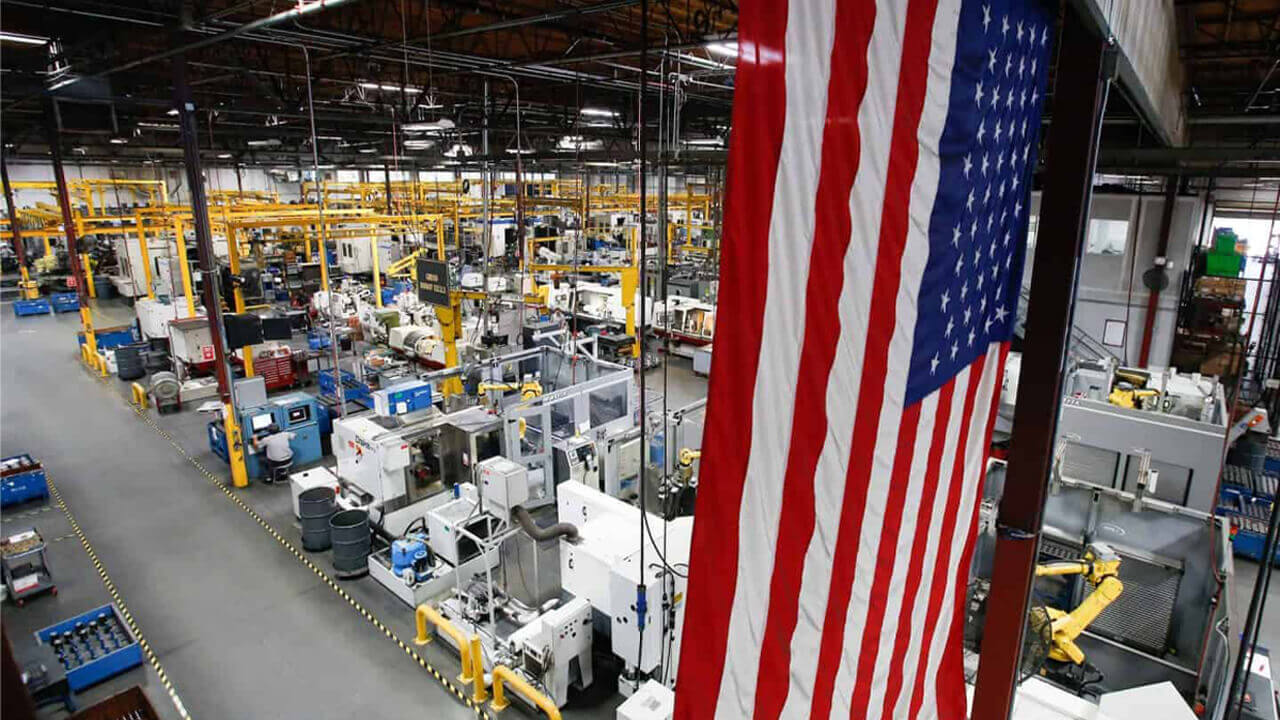 venue/architecture

Fábrica industrial moderna con bandera de EE.UU. Nearshoring impulsa la demanda en el sector inmobiliario industrial en México y LATAM.