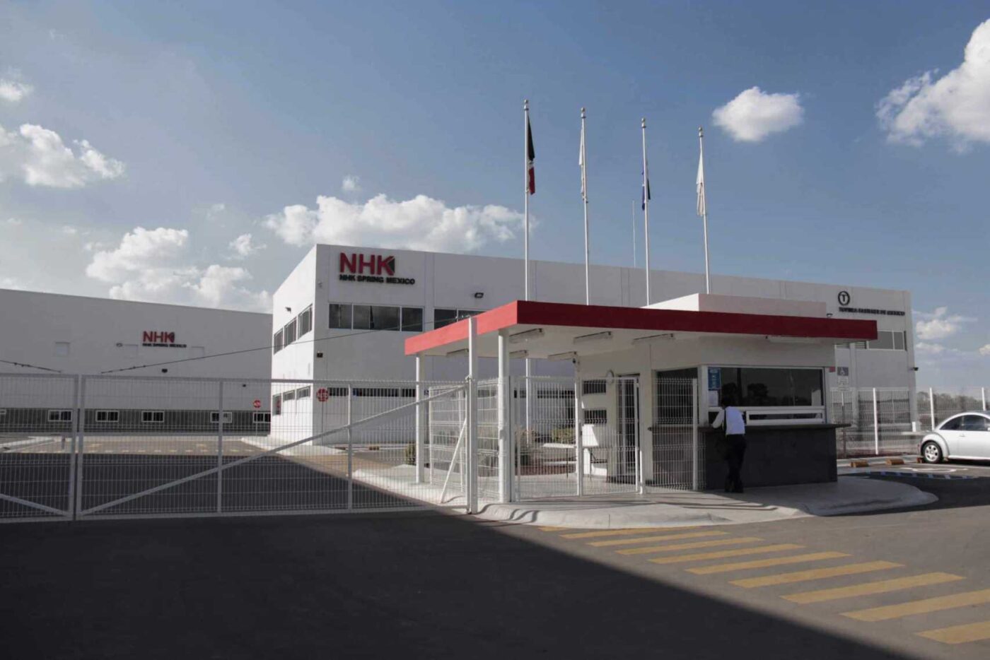 Venue/architecture.

Exterior de la nave industrial de NHK Spring en Irapuato, México. Inversión en real estate para expansión. #InmobiliareSummits #LATAM