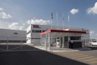 Venue/architecture.

Exterior de la nave industrial de NHK Spring en Irapuato, México. Inversión en real estate para expansión. #InmobiliareSummits #LATAM