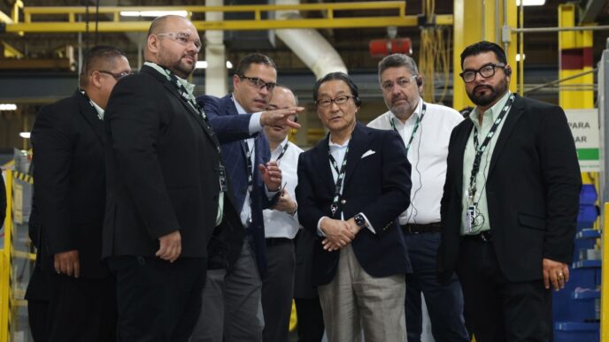 Venue/Architecture
Grupo de personas visitando una fábrica en México. Inmobiliare Summits organiza conferencias de real estate en LATAM.