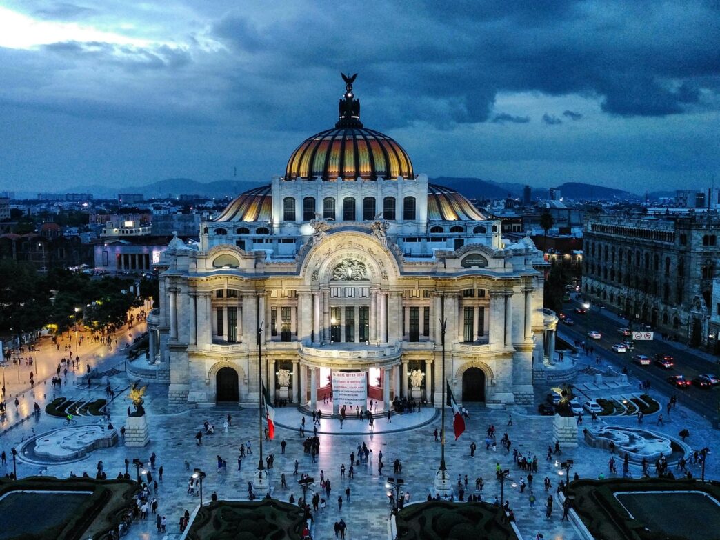 Venue/architecture

Vista aérea del Palacio de Bellas Artes en Ciudad de México, sede de Inmobiliare Summits. Arquitectura icónica en evento real estate LATAM.