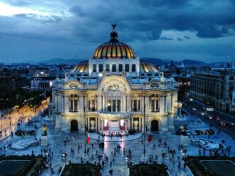 Venue/architecture

Vista aérea del Palacio de Bellas Artes en Ciudad de México, sede de Inmobiliare Summits. Arquitectura icónica en evento real estate LATAM.