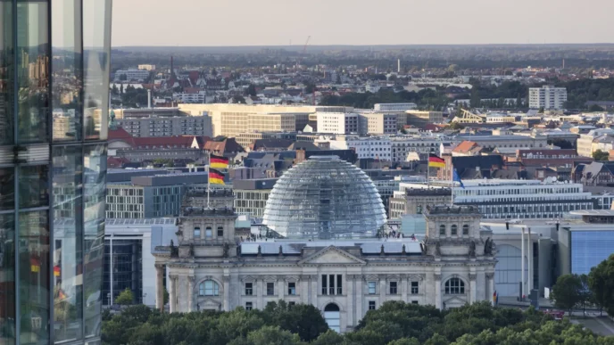 Venue/Architecture

Vista aérea del Reichstag en Berlín. Arquitectura y diseño urbano en la ciudad. Inmobiliare Summits analiza el real estate en LATAM.