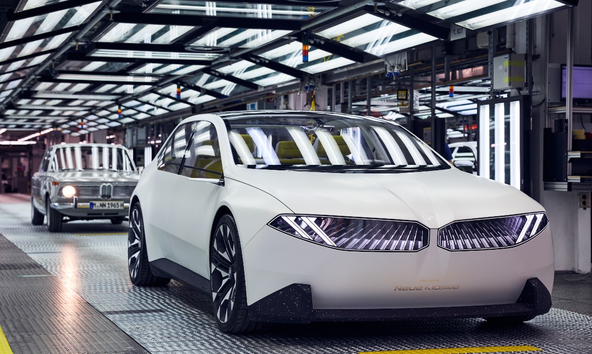 Venue/Architecture

Nueva planta de BMW en SLP, México, produce autos eléctricos. Arquitectura industrial para Inmobiliare Summits, real estate LATAM.