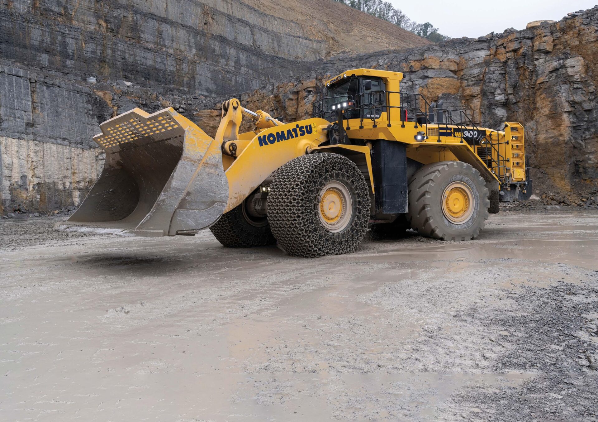 Venue/architecture.

Komatsu WA900 en Terex Genie, Nuevo León. Planta de manufactura en México, producción de equipo pesado. Inmobiliare Summits apoya la industria.