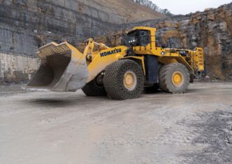 Venue/architecture.

Komatsu WA900 en Terex Genie, Nuevo León. Planta de manufactura en México, producción de equipo pesado. Inmobiliare Summits apoya la industria.