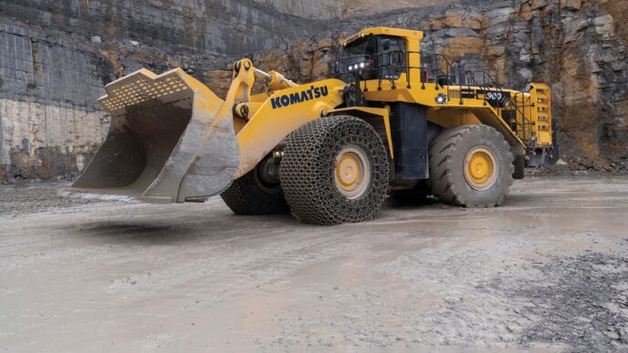 Venue/architecture.

Komatsu WA900 en Terex Genie, Nuevo León. Planta de manufactura en México, producción de equipo pesado. Inmobiliare Summits apoya la industria.