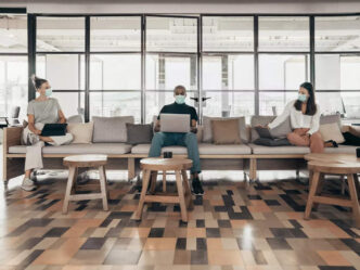 Venue/architecture

Personas con laptops en espacio de trabajo flexible. Oficinas elásticas, tema de Inmobiliare Summits, real estate, México, LATAM.