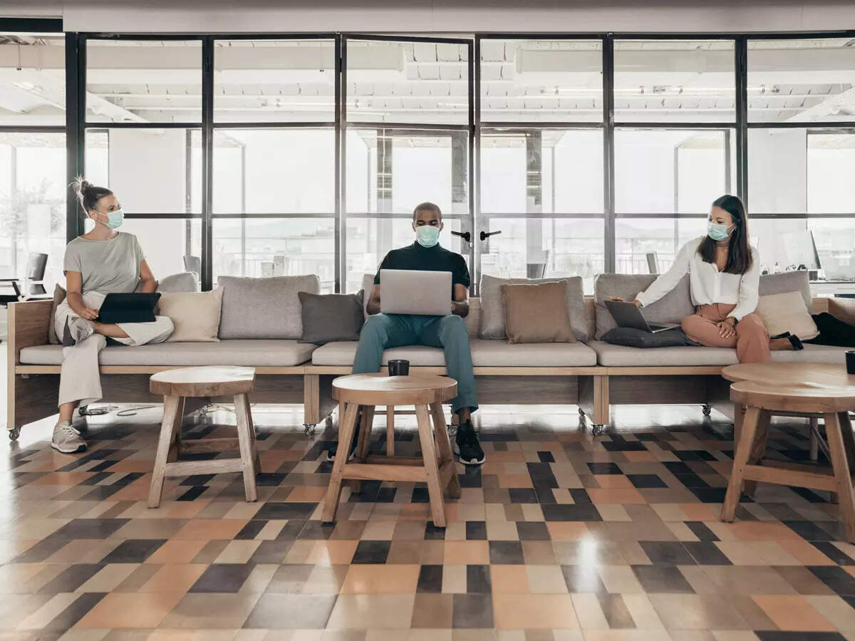 Venue/architecture

Personas con laptops en espacio de trabajo flexible. Oficinas elásticas, tema de Inmobiliare Summits, real estate, México, LATAM.