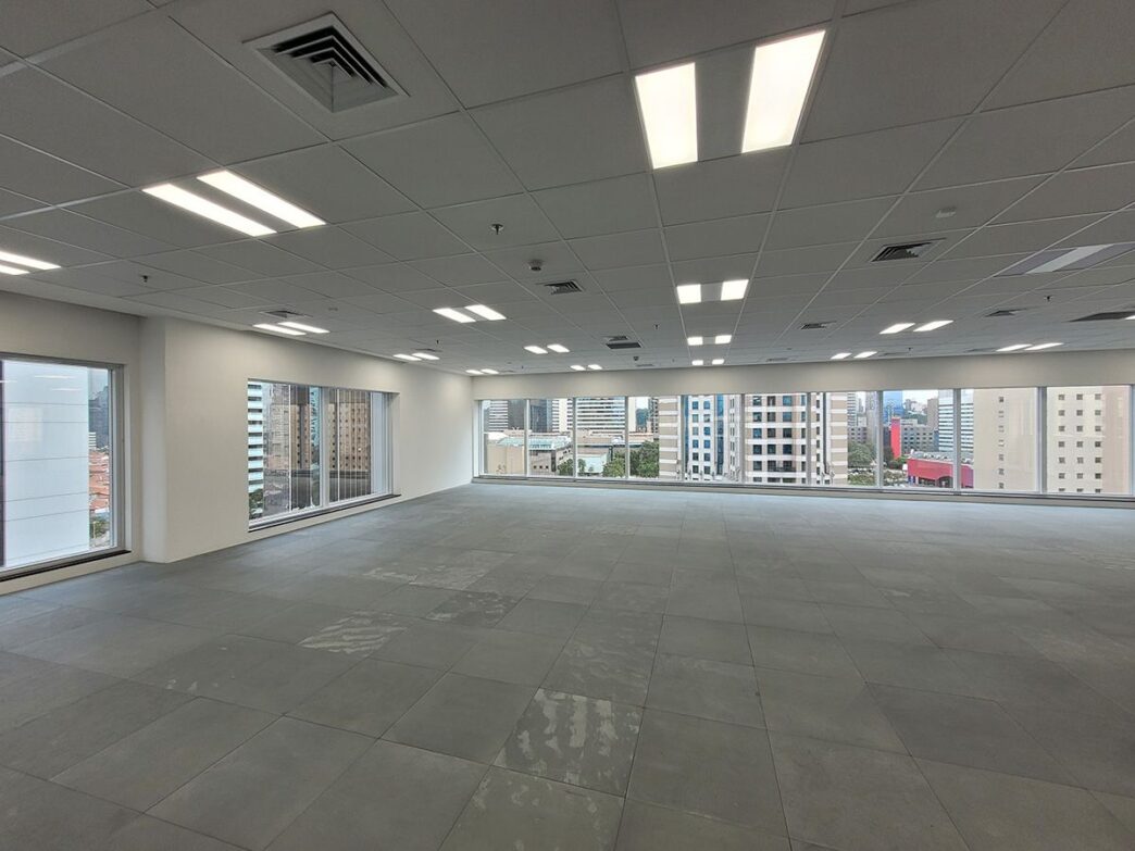 venue/architecture
Espacio amplio con vista urbana, posible sede para Inmobiliare Summits. Ideal para conferencia de real estate en México o LATAM.