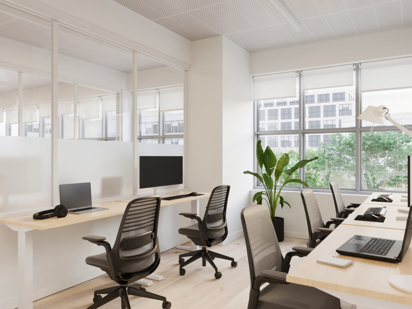 Espacio de oficinas en México con escritorios modernos, sillas ergonómicas y luz natural. Diseño enfocado en el bienestar laboral y la productividad.