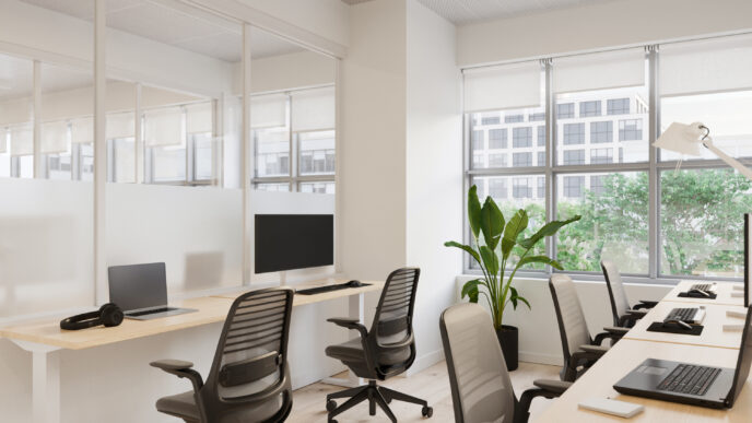 Espacio de oficinas en México con escritorios modernos, sillas ergonómicas y luz natural. Diseño enfocado en el bienestar laboral y la productividad.