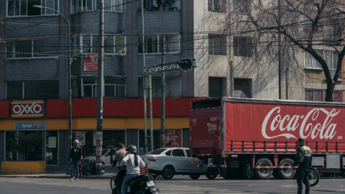 city/destination

Calle con tienda OXXO y camión de Coca-Cola. Inversión en real estate en México, LATAM. Reconstrucción de tiendas en Acapulco.