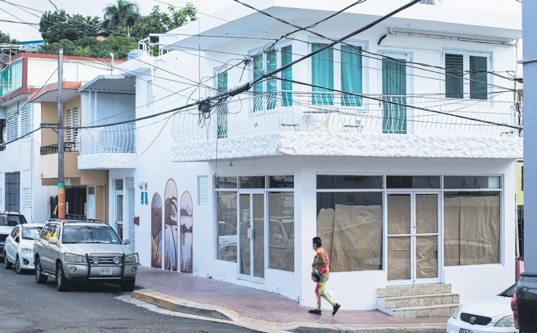 city/destination
Calle urbana con edificios blancos y un peatón. Inmobiliare Summits analiza el sector real estate en México y LATAM.