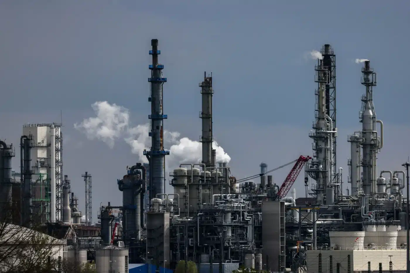 venue/architecture

Paisaje industrial en Alemania. Refinería con chimeneas humeantes. Impacto en el sector real estate tras Inmobiliare Summits LATAM.