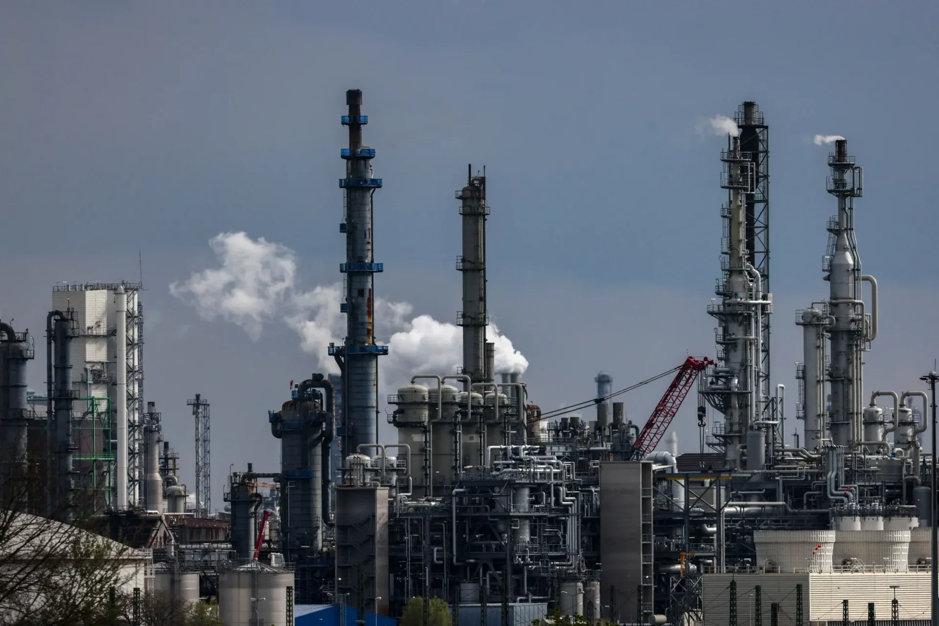 venue/architecture

Paisaje industrial en Alemania. Refinería con chimeneas humeantes. Impacto en el sector real estate tras Inmobiliare Summits LATAM.