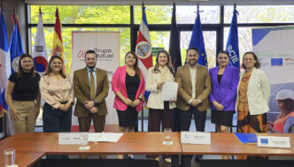 Sponsors/branding.

Grupo de personas posan en evento Plan MiPymes Verdes II en Costa Rica. Apoyo de Alemania y la UE. Inmobiliare Summits, real estate.