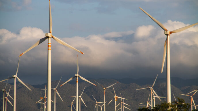 Parque eólico en Tamaulipas, México. Energía renovable para nearshoring, tema de Inmobiliare Summits. Impulso al sector real estate.