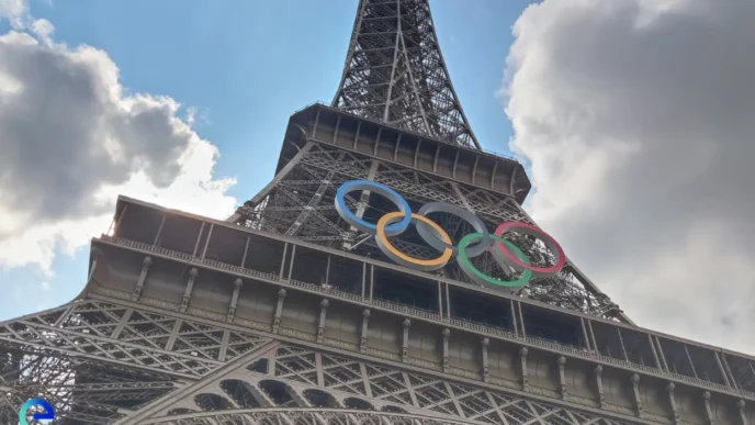 venue/architecture
París, ciudad sede de los Juegos Olímpicos. Vista de la Torre Eiffel con los aros olímpicos. Arquitectura icónica de la ciudad.
