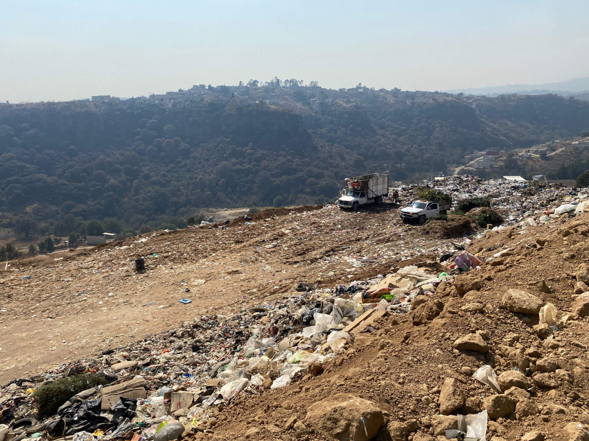 city/destination
Vertedero de Ciudad Juárez, México. Impacto ambiental en el sector inmobiliario. Panorama de la ciudad afectada por la acumulación de residuos.