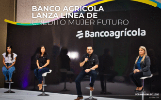 Panel de speakers en Inmobiliare Summits México. Presentación de Banco Agrícola. Conferencia sobre real estate en LATAM.