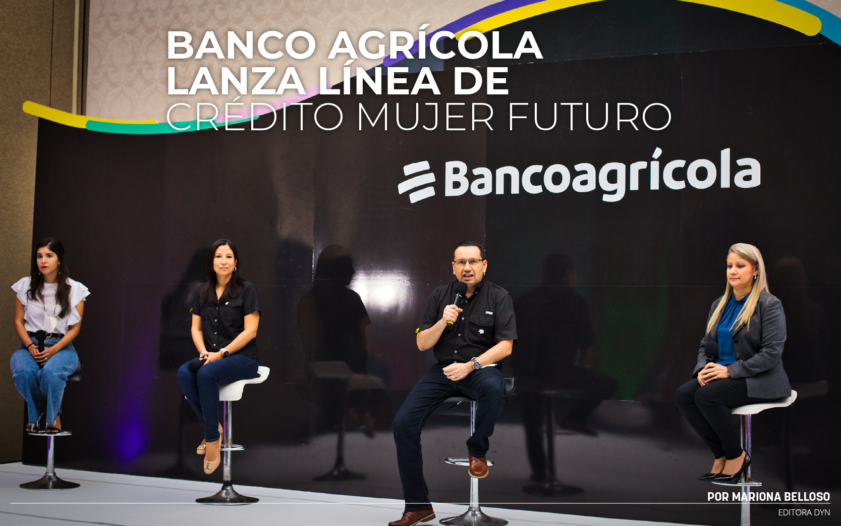 Panel de speakers en Inmobiliare Summits México. Presentación de Banco Agrícola. Conferencia sobre real estate en LATAM.