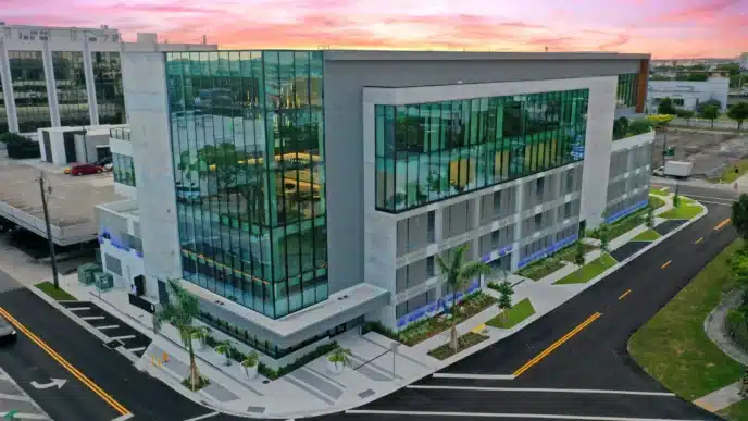 venue/architecture
Edificio moderno para Inmobiliare Summits, conferencia de real estate en LATAM. Arquitectura vanguardista en ciudad de México.