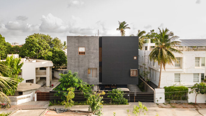 Venue/architecture.

Diseño arquitectónico de vivienda unifamiliar en Puebla, México. La propiedad destaca por su innovador diseño y paleta de colores. #InmobiliareSummits #RealEstate