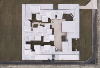 Venue/architecture.

Vista aérea del innovador edificio, sede de Inmobiliare Summits. Diseño arquitectónico único en Castilla y León.