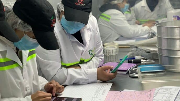 speakers/headshot

Personas de QCInspec trabajando en planta de Ciudad Juárez, México. Inversión en real estate impulsa el crecimiento económico local.