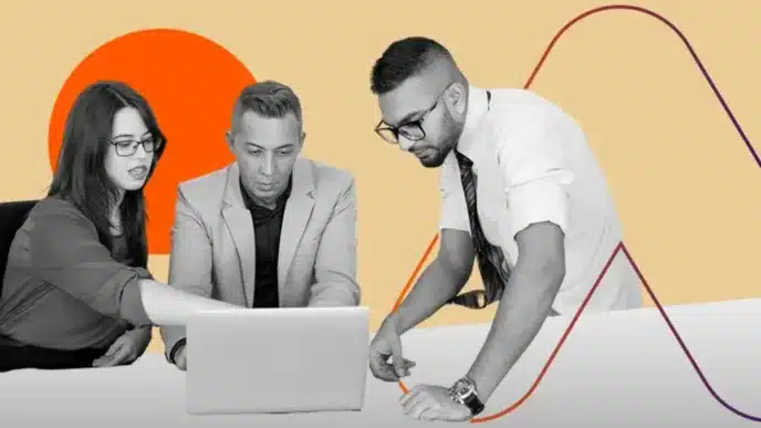 speakers/headshot

Equipo colaborando en Inmobiliare Summits, evento de real estate en México. Expertos analizan datos en laptop durante la conferencia.