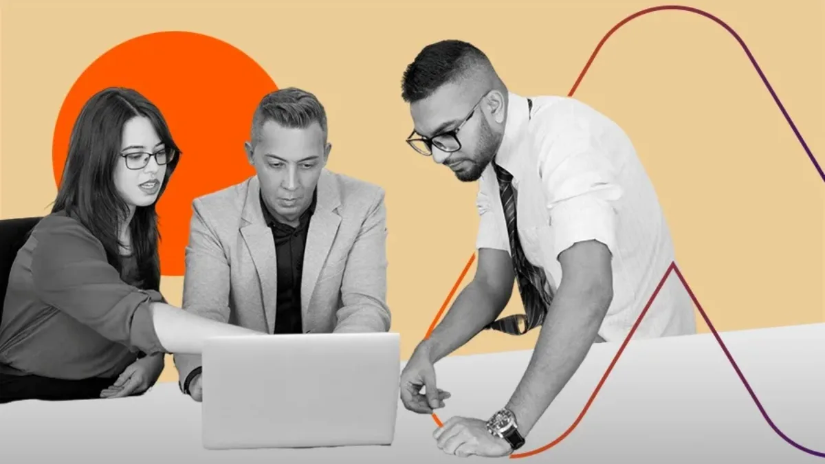 speakers/headshot

Equipo colaborando en Inmobiliare Summits, evento de real estate en México. Expertos analizan datos en laptop durante la conferencia.