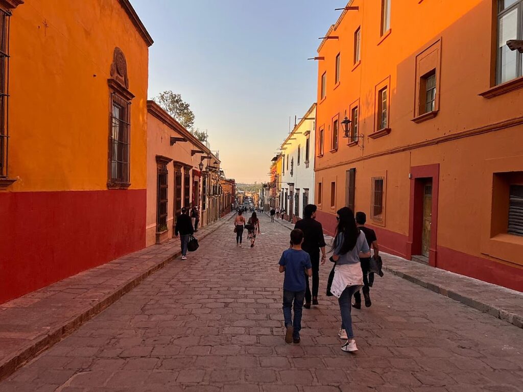 city/destination

Calle empedrada en ciudad de México con edificios coloridos. Impulso al sector real estate en Inmobiliare Summits LATAM.